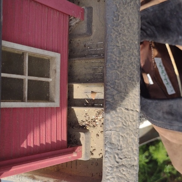 Rustic Red  Bird House /Feeder - Picture 5 of 5